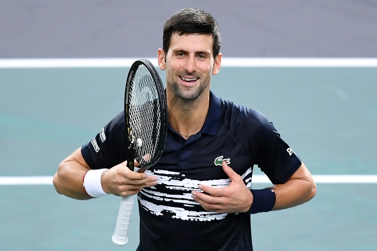 Djokovic arrolla a Tsitsipas en cuartos de París-Bercy