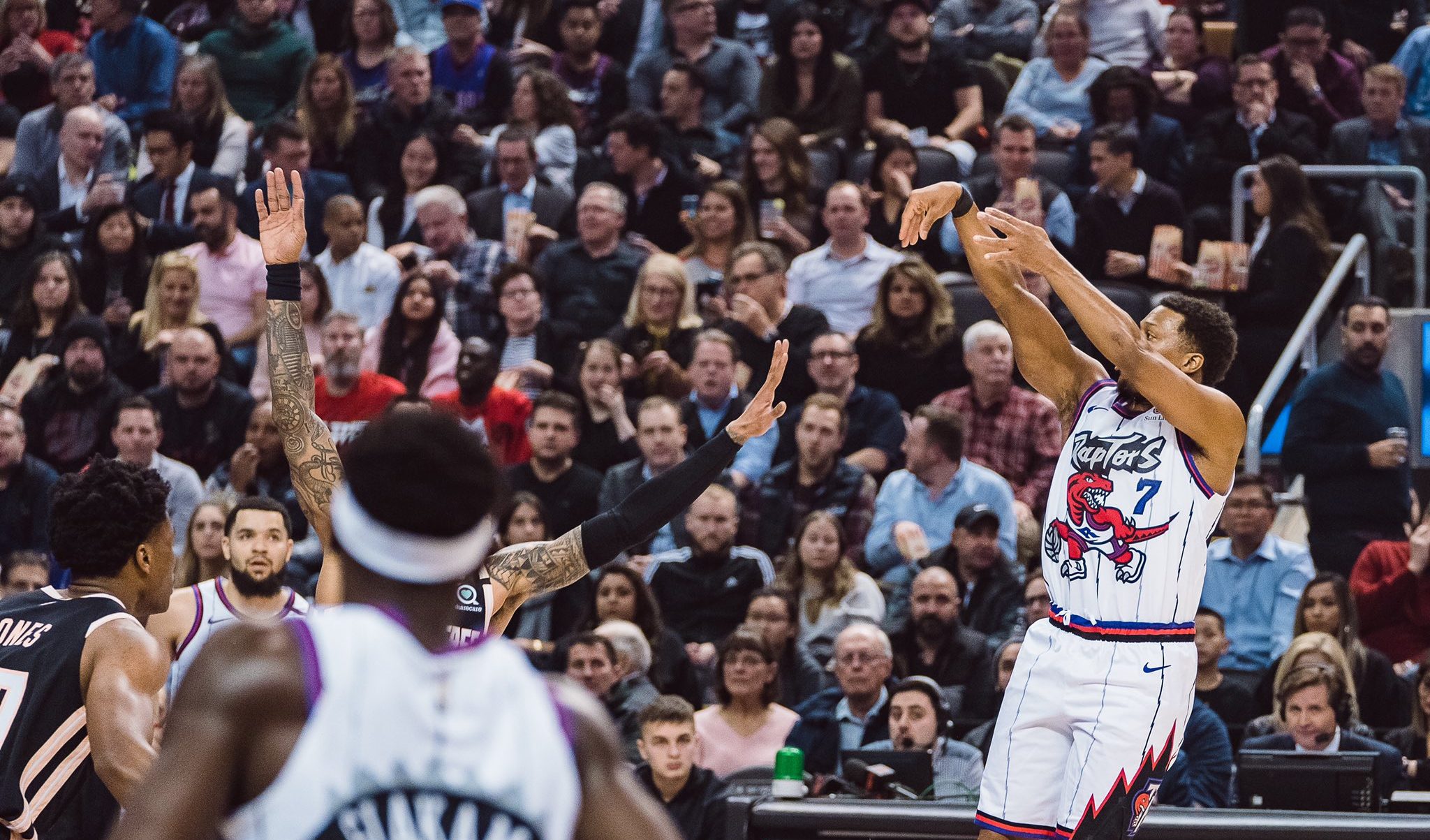 NBA: Raptors ganan a los Hawks con actuaciones de Lowry e Ibaka