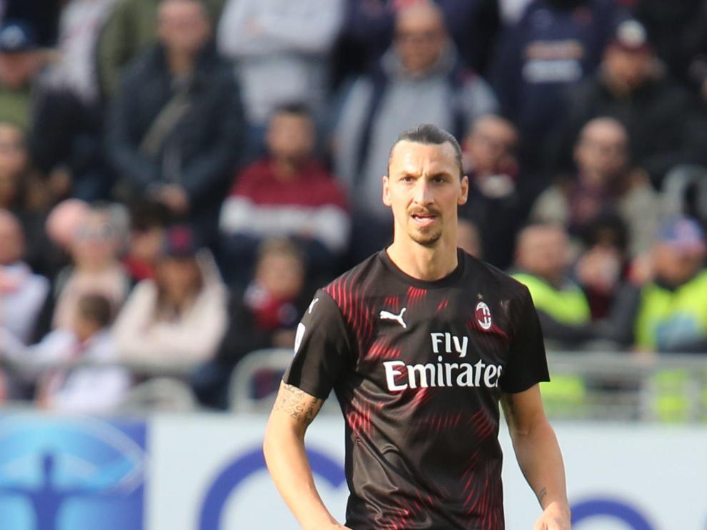 Zlatan Ibrahimovic lidera al AC Milan sobre el Cagliari