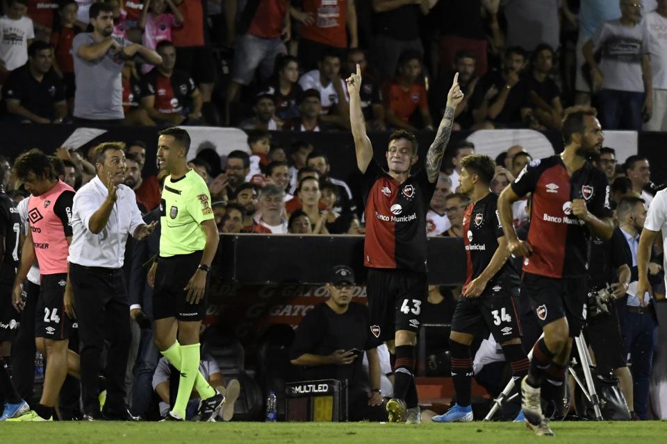 Newell's vence a San Lorenzo y se acerca a River Plate