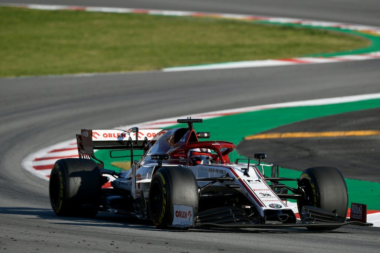 Raikkonen domina en ensayos, pero Mercedes acapara la atención