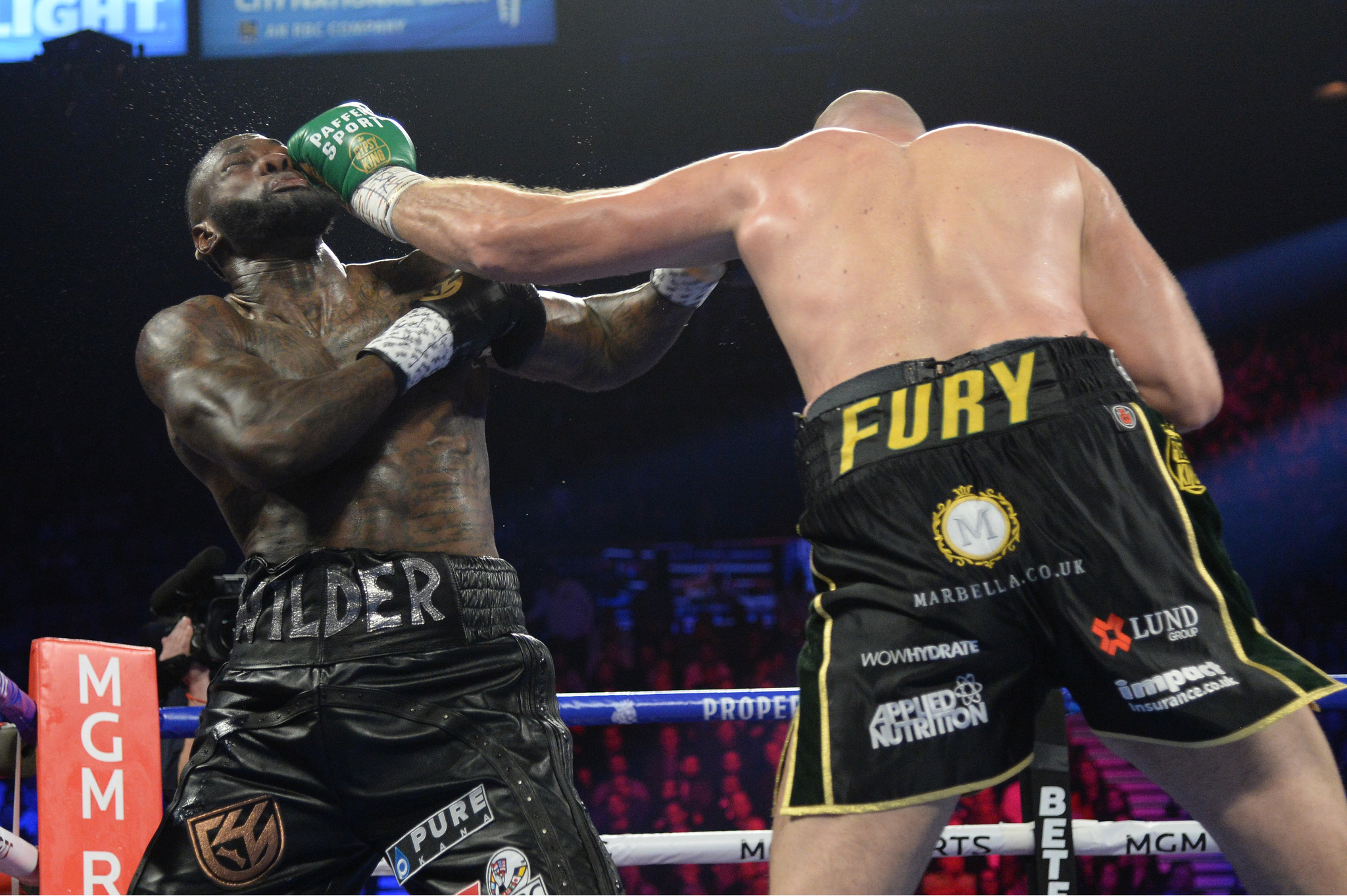 Tyson Fury noquea a Wilder y es el nuevo campeón de los pesados