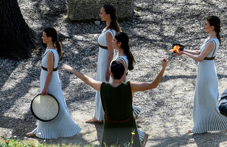 Ensayo Para La Ceremonia De Encendido De La Llama Olímpica En El Templo De Hera En Grecia