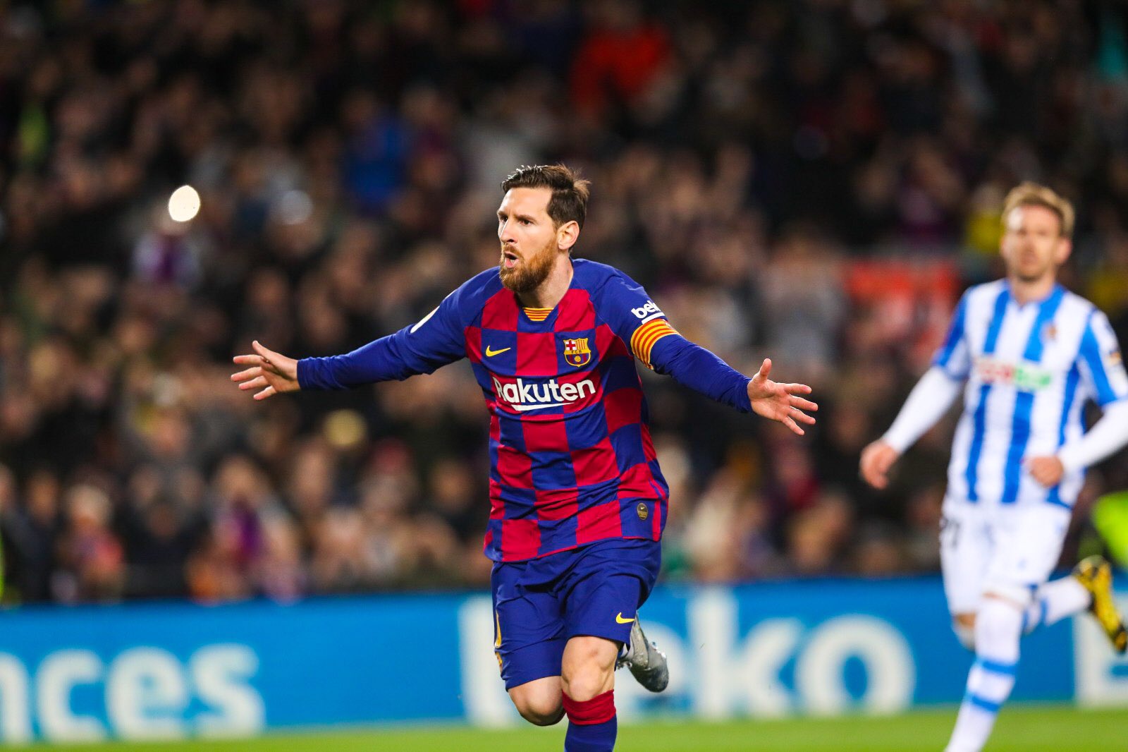 Lionel Messi celebra el penal anotado ante Real Sociedad.