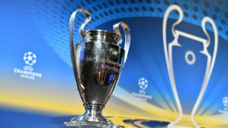 UEFA traslada a junio las finales de Champions y Liga Europa
