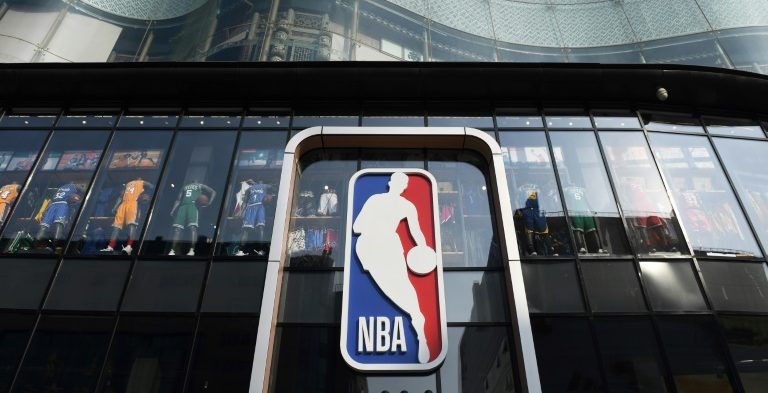 NBA estudia opciones y escenarios para salvar la temporada