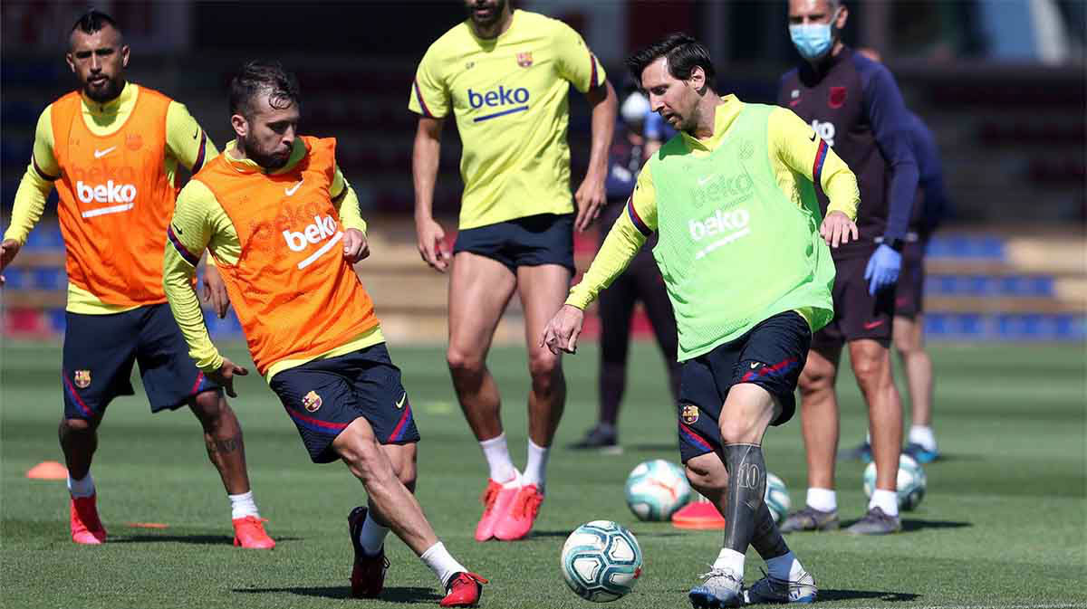 El FC Barcelona sigue con entrenamientos en grupo en la "Joan Gamper"