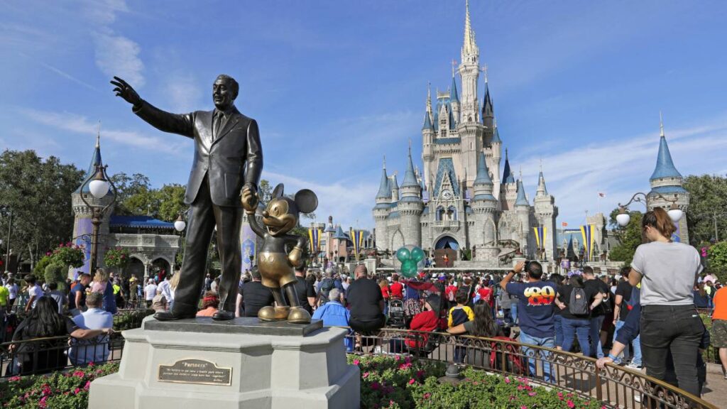 La NBA y la MLS, jugarán el resto de la temporada en el parque temático de Disneylandia. Foto Cortesía