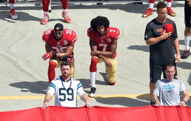 NFL corrige al admitir que se equivocó al ignorar protestas contra racismo
