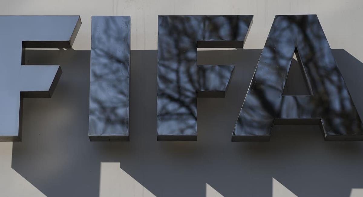 FIFA autoriza a jugadores a inscribirse y jugar en tres clubes