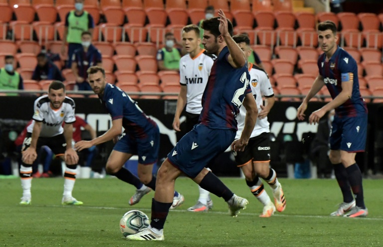 El Valencia deja escapar la victoria ante el Levante al 90+8