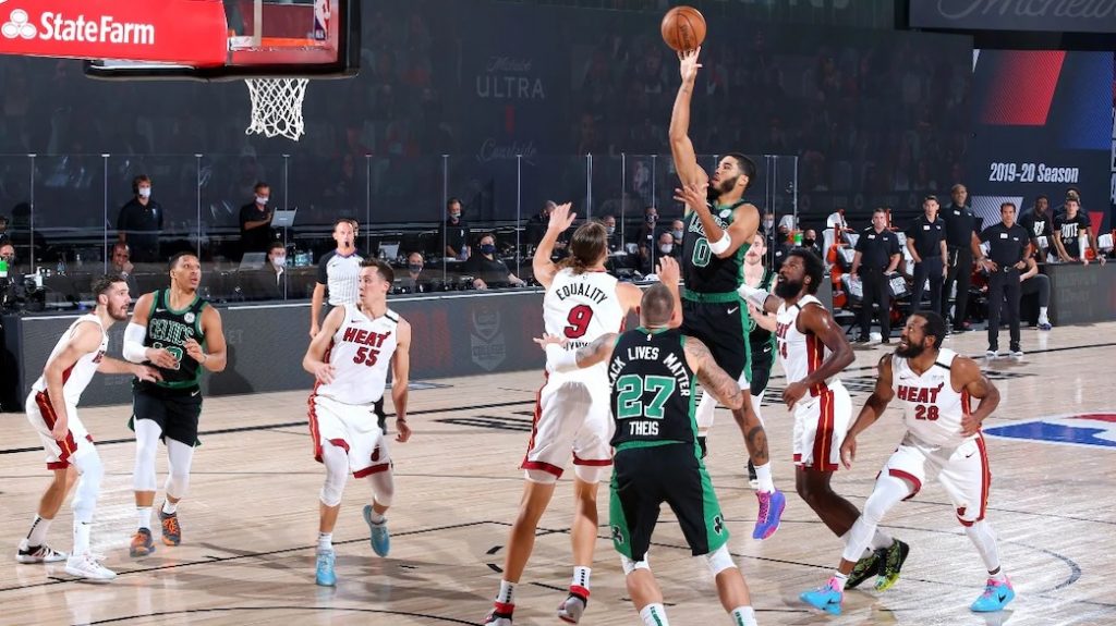 Boston Celtics se lleva el juego cinco y extiende la serie