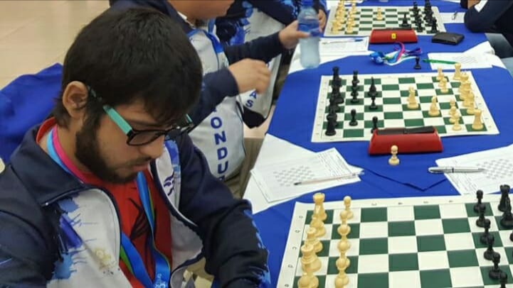 Hondureño se corona campeón de ajedrez en España