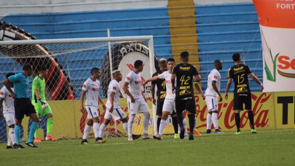 Real España vs Olimpia primer clásico en el torneo de Liga SalvaVida. Foto HSI/ Karla López