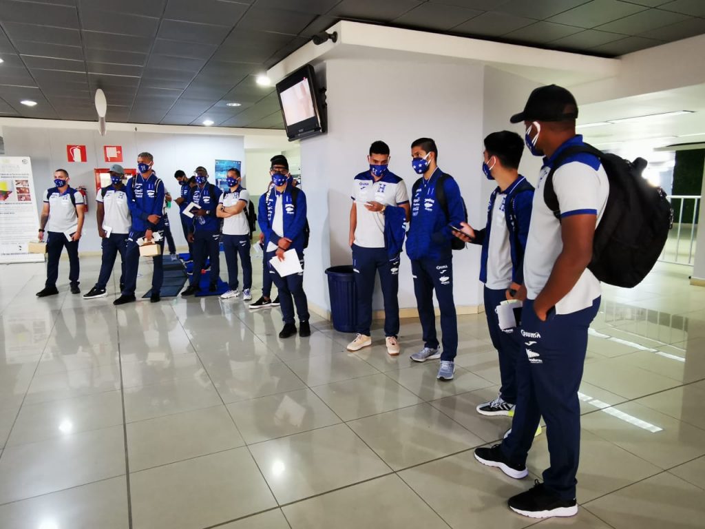 La selección de Honduras viajó este viernes a Guatemala