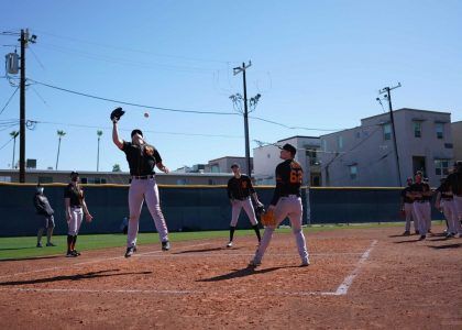 Giants de Mauricio Dubón inician Spring Training con pitcheo renovado