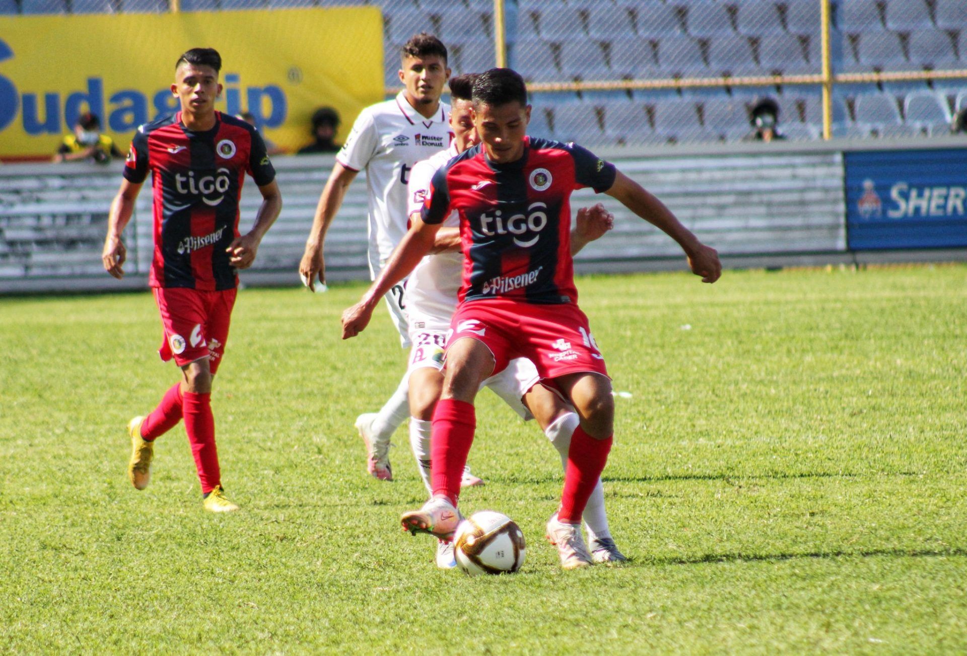 Acciones del juego de la Gran Final del fútbol salvadoreño