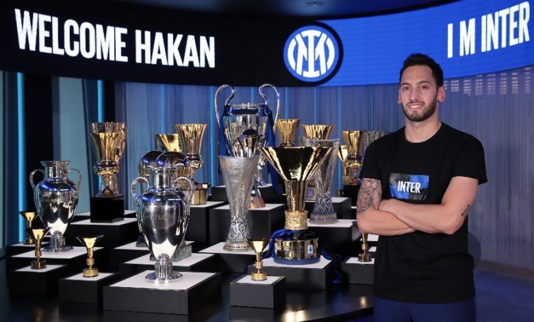 Hakan Çalhanoğlu no renueva con el AC Milan y se suma al Inter