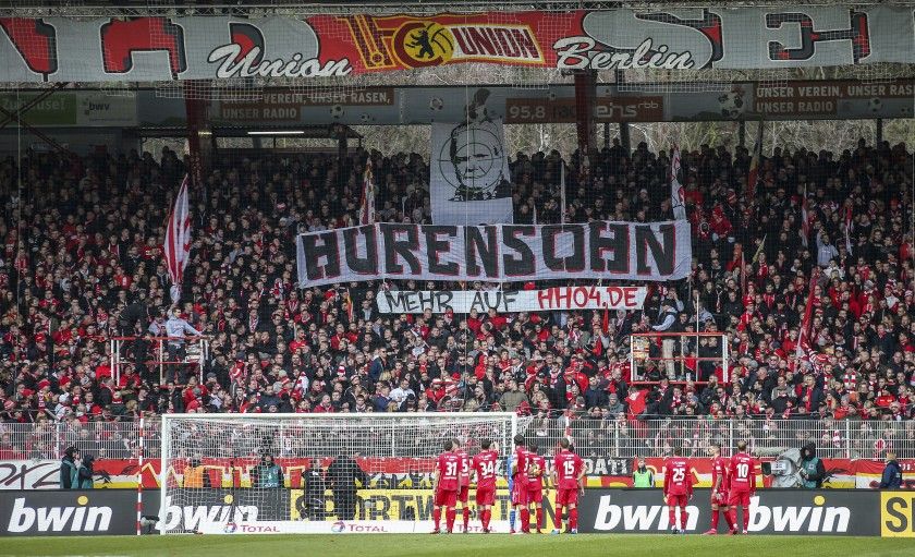 Bundesliga se prepara a jugar con estadios vacíos debido a ola de Covid