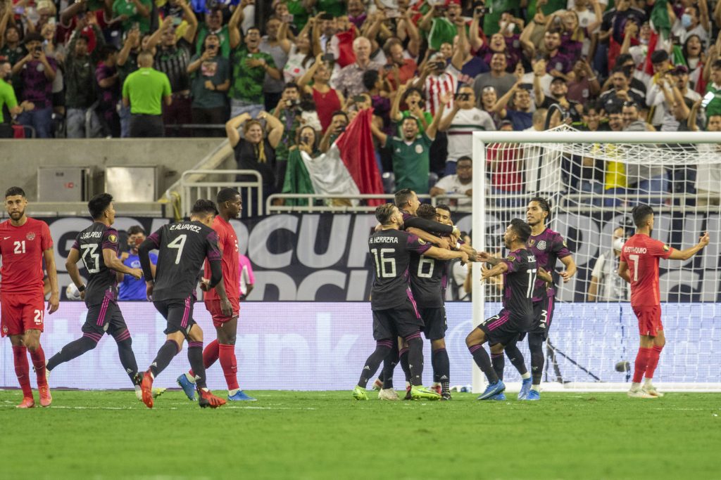 ¡En el agregado! México finalista de la Copa Oro con polémica
