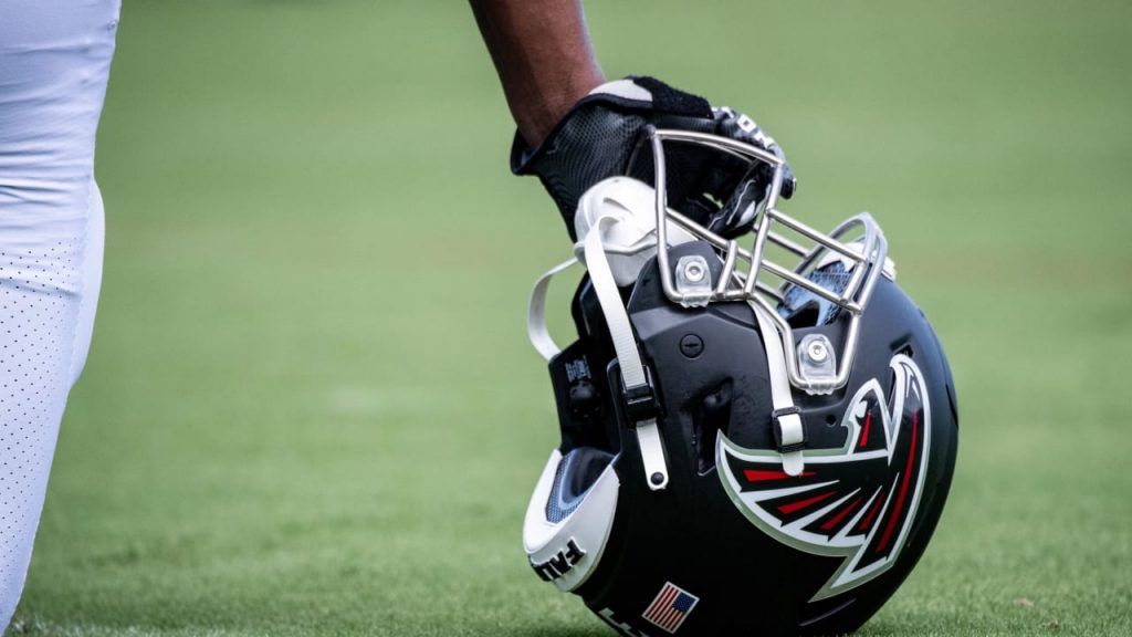 Falcons, primer equipo de NFL en vacunar a todos sus jugadores