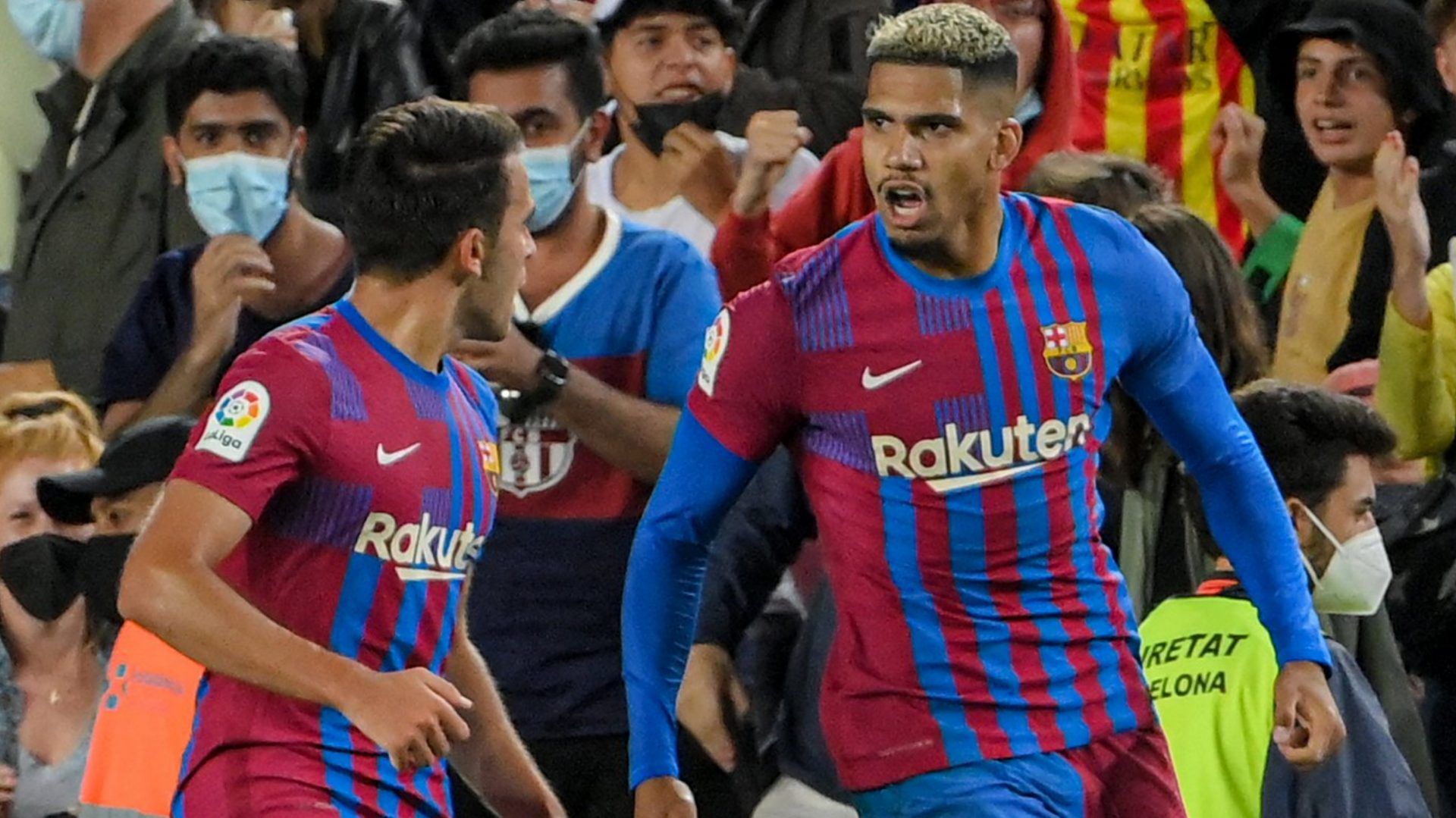 Vídeo: Araújo rescata empate para el Barcelona ante Granada