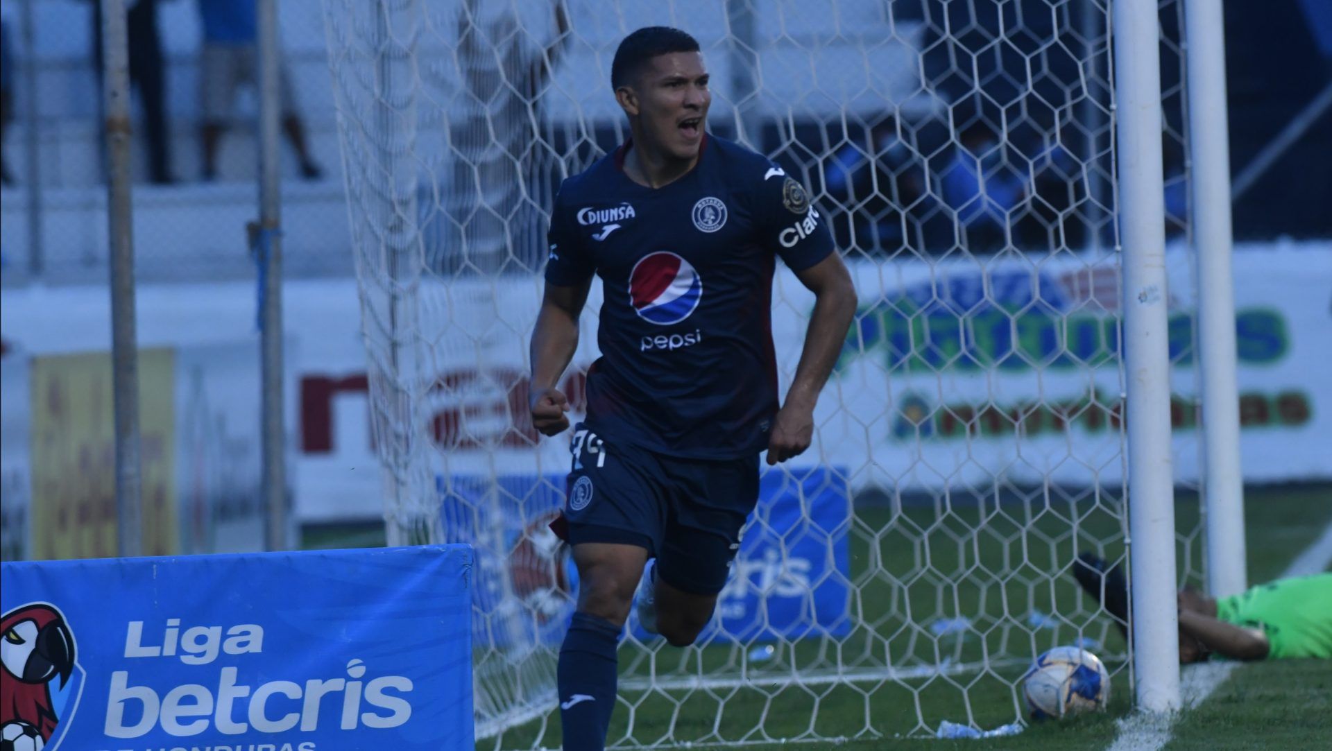 ¡Tres al hilo! Kevin López nuevamente MVP de la jornada en liga