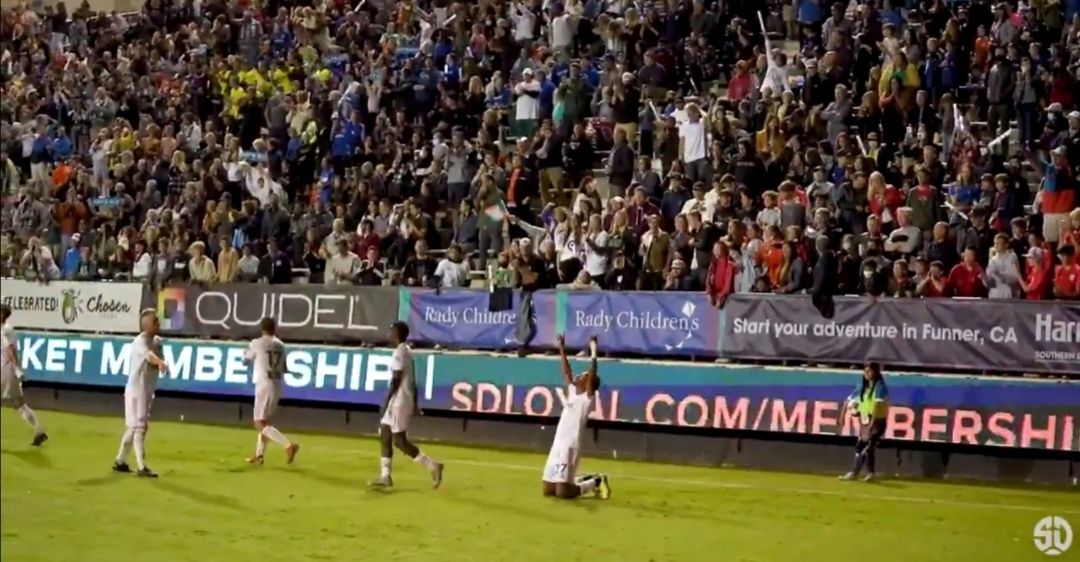 Vídeo: Douglas Martínez ingresa y le da la victoria al San Diego Loyal