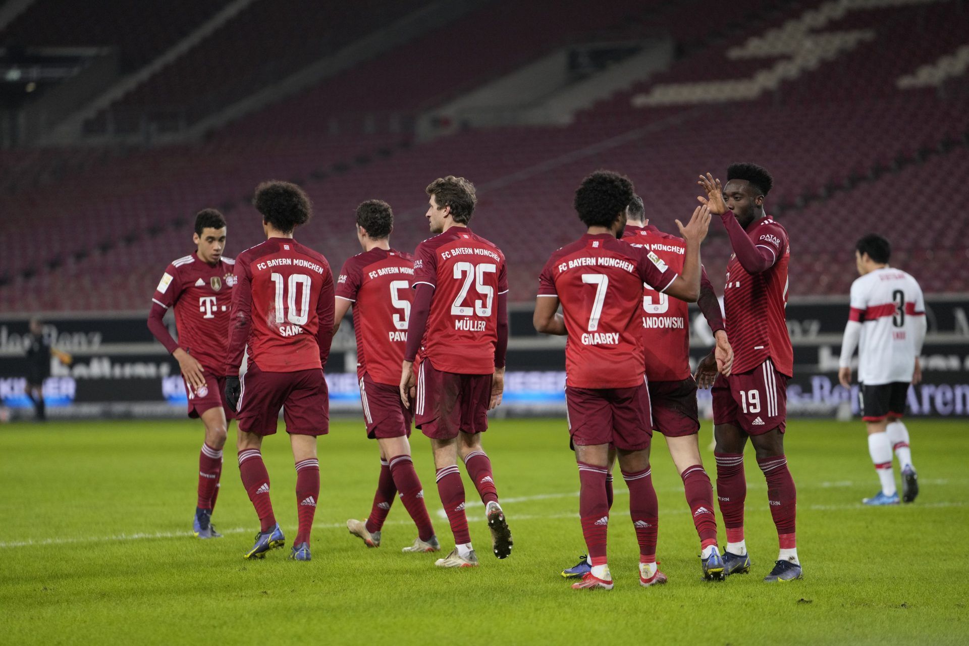 Vídeo: Bayern München aplasta al Stuttgart con hat-trick de Gnabry