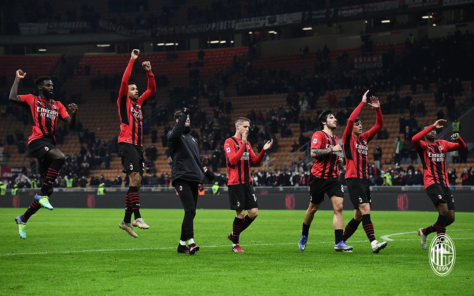 Vídeo: AC Milan vence a la Roma y se acerca al Inter