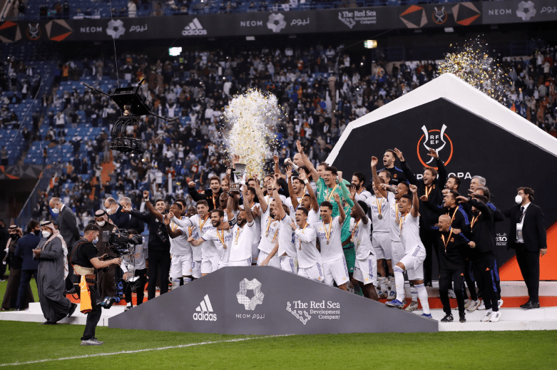 Real Madrid gana su primer título del año al ser campeón de la Supercopa de España
