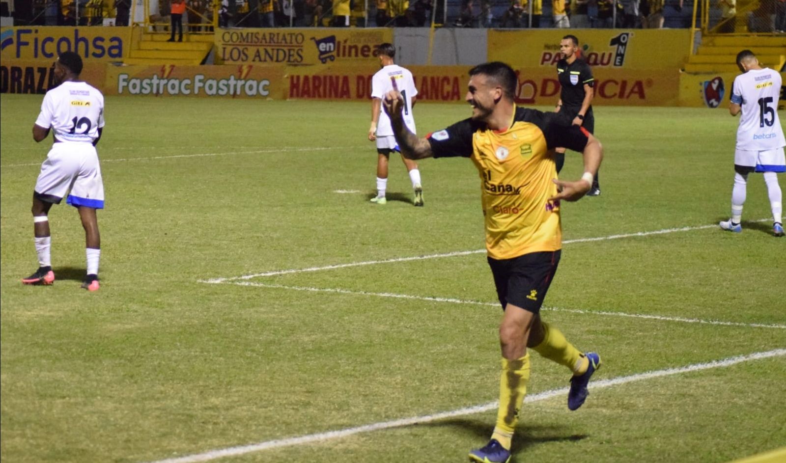 Vídeo: Real España golea al Honduras Progreso en otra gran noche de Rocca