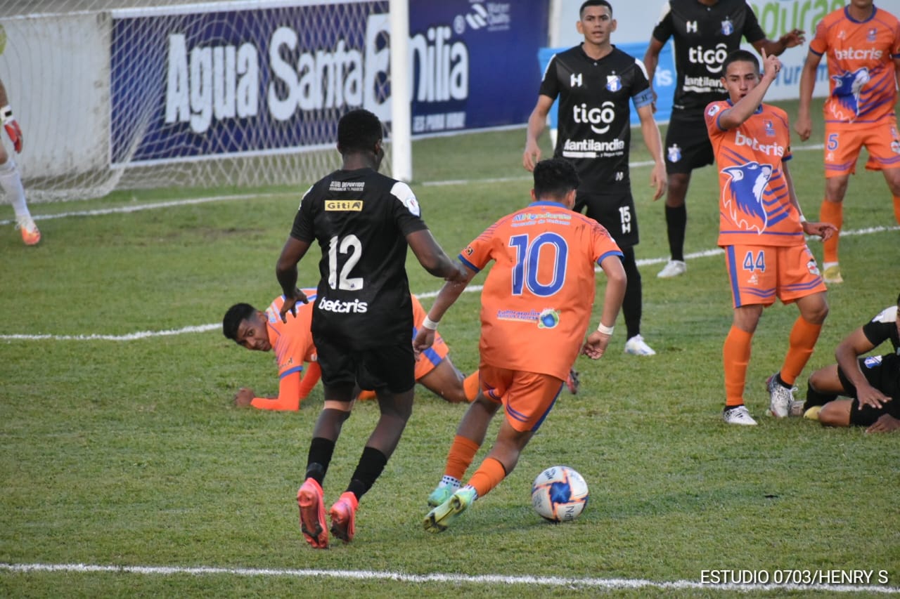 Vídeo: Honduras Progreso amarga a Lobos UPNFM con gol sobre el final