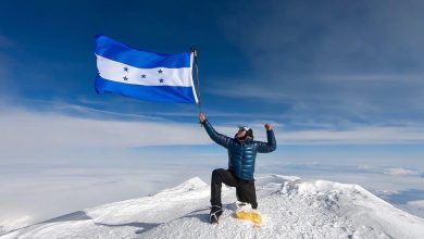 Ronald Quintero busca colocar la bandera hondureña en el Everest