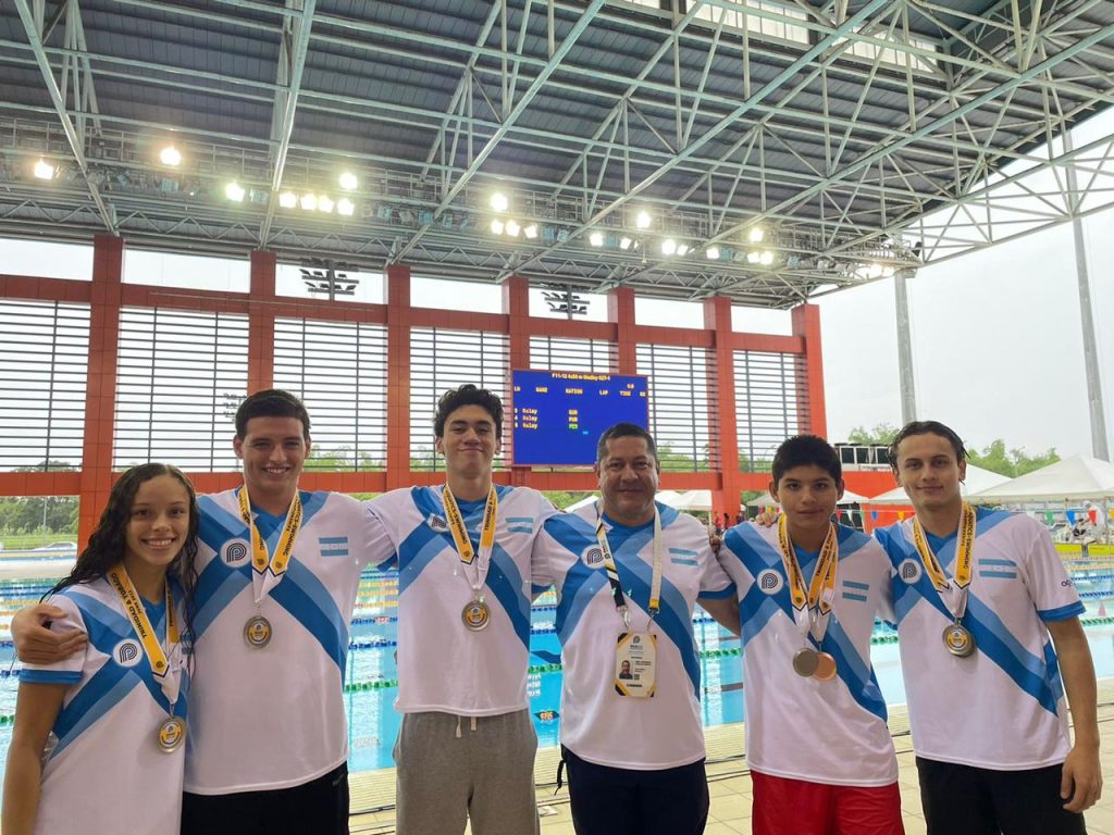 Natación catracha con buena cosecha de medallas en los Panam Aquatics