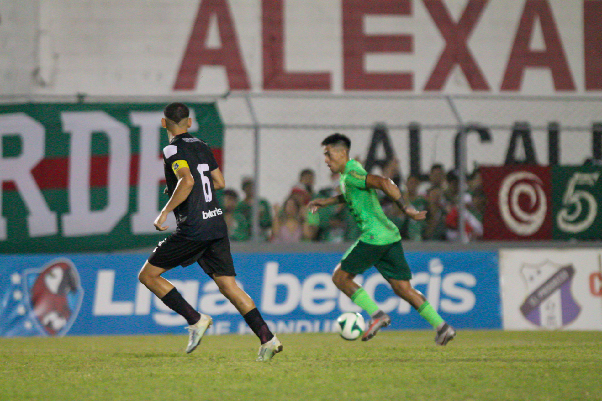 Juan Vieyra marca un espectacular gol con Marathón