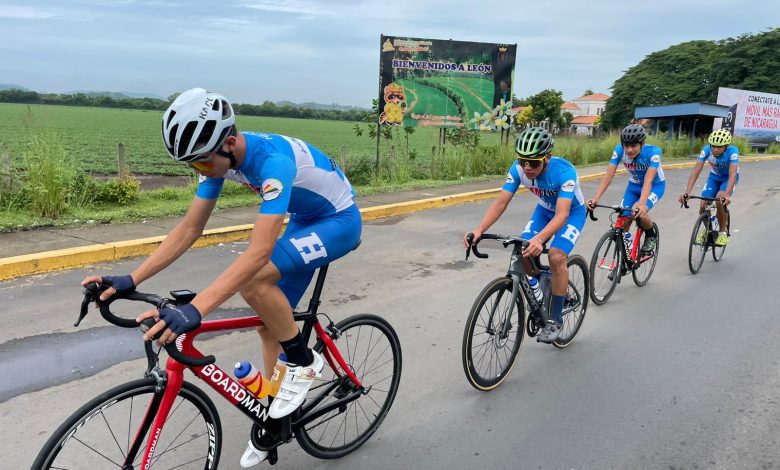 Selección juvenil de ciclismo calienta piernas en Nicaragua