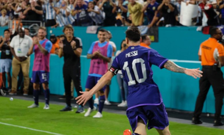 Argentina gana y se acerca al récord de Italia
