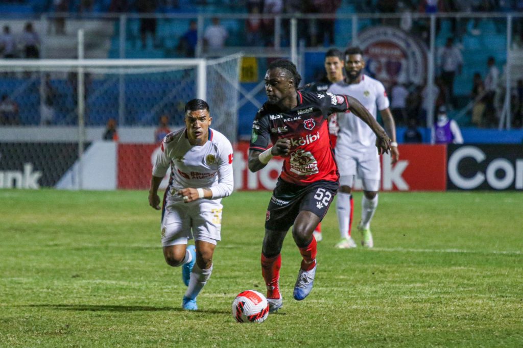 Olimpia pega a Alajuelense en ida de la final de Concacaf League