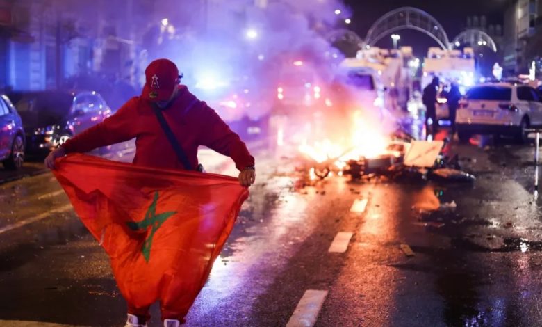 VIDEO: aficionados de Marruecos chocan con la policía en Europa