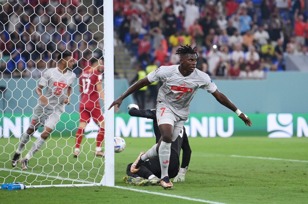 Suiza derrota a Serbia en intenso partido y logra su pase a octavos en Catar 2022