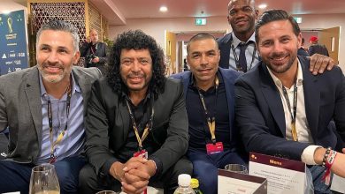 ¡Vaya lujo! David Suazo derrocha fútbol junto a leyendas y con el presidente de la FIFA