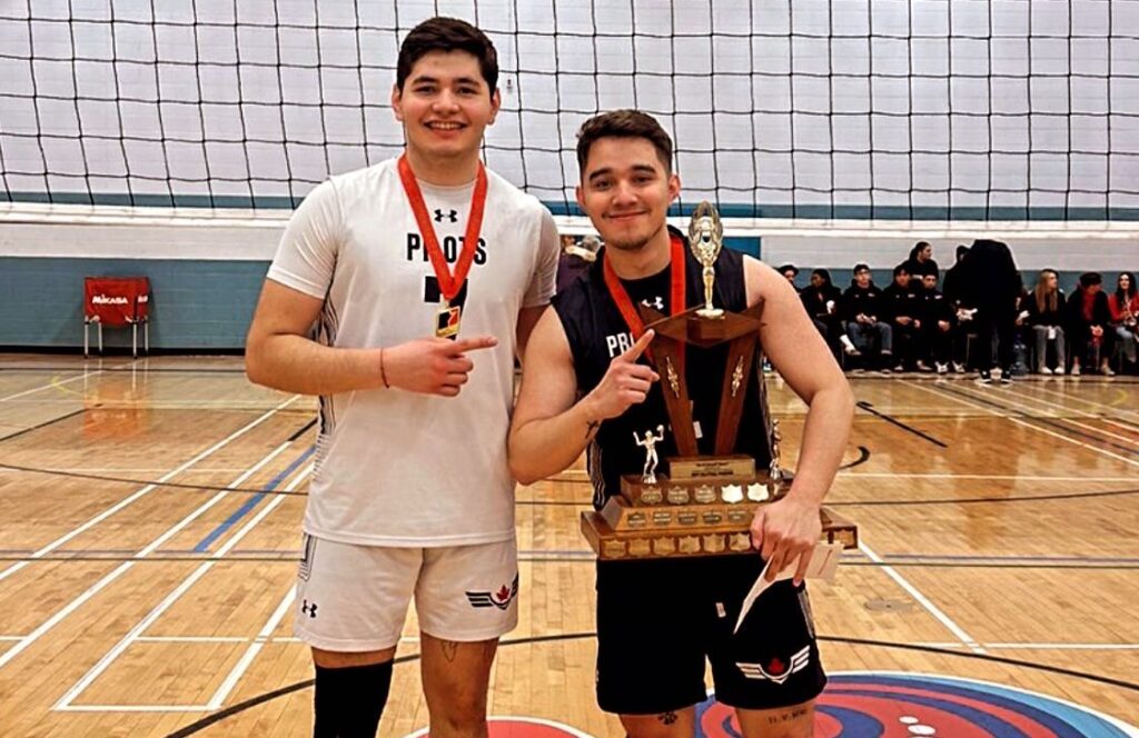 Héctor Ortiz y Arturo Durán destacan en voleibol de Canadá
