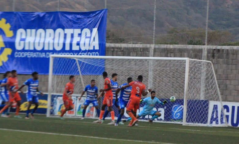 Lobos UPN toma el liderato provisional tras vencer al Victoria con gol de Josman Figueroa