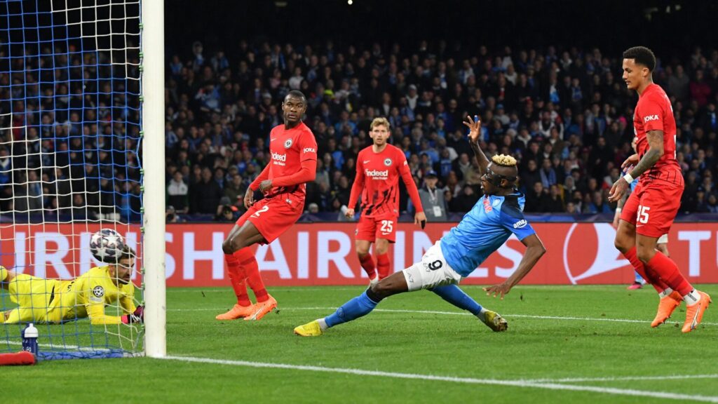 Napoli avanza a cuartos la 'Champions' por primera vez