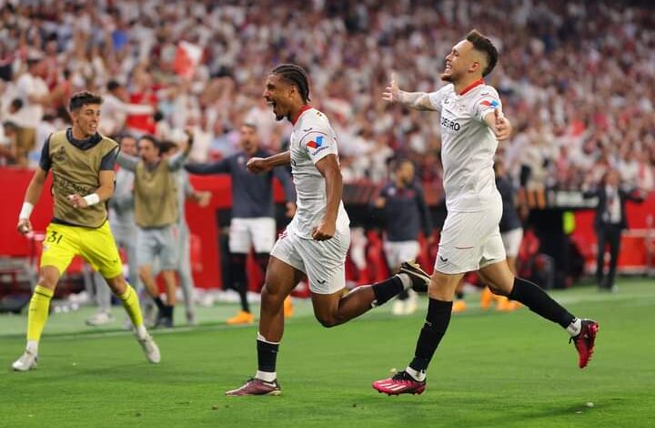 Sevilla vence con autoridad al Man United y avanza a semis de la UEL