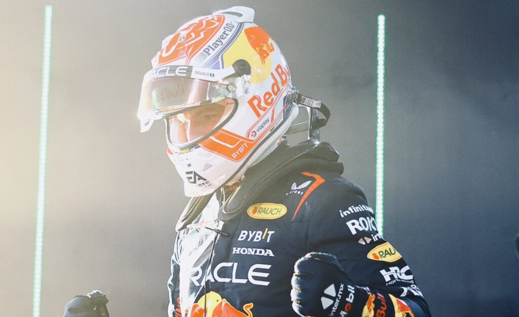 Verstappen triunfa en Australia con tensión hasta el final