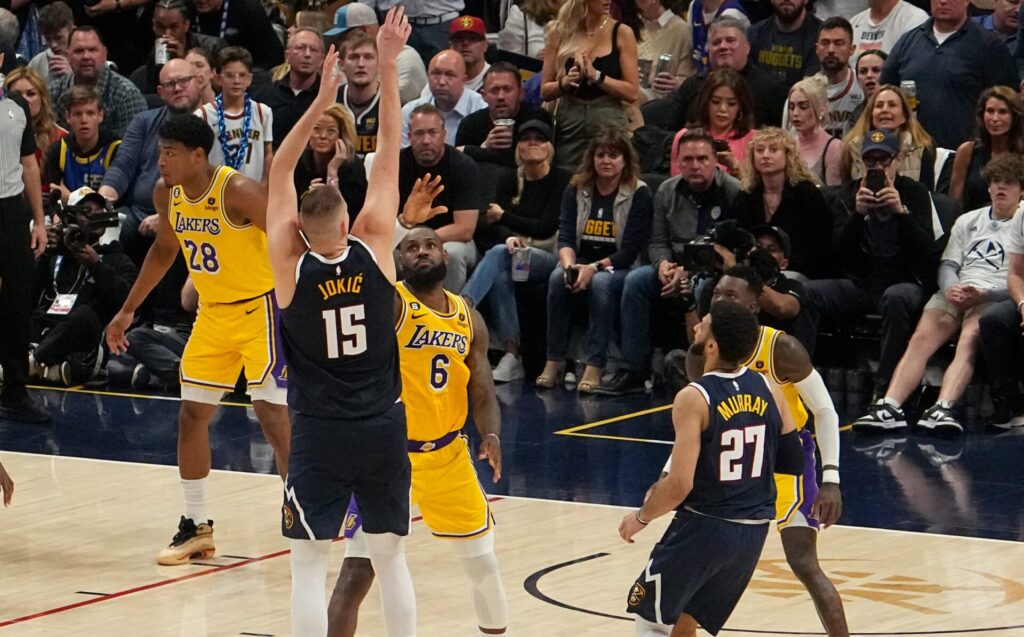 Los Nuggets vuelven a superar a los Lakers y toman 2-0 la serie