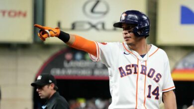 Bassitt domina a Astros pero Dubón le conecta tres hits