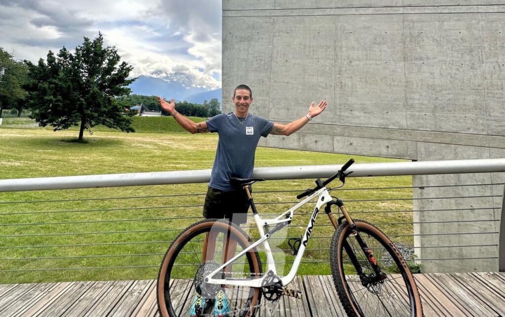 Luis López ya en Suiza para iniciar campamento en el Centro Mundial de Ciclismo